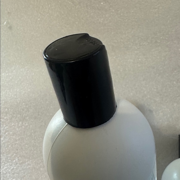 Hand Soap with Aloe Vera - White-2 bottles--16 Fl oz / 473 ml e . - Picture 10 of 10